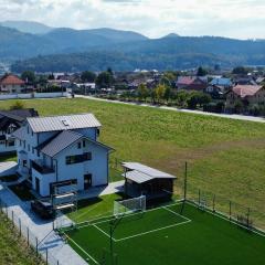 EPIC Vila Brașov, Cristian