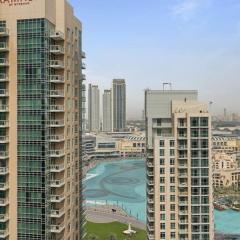 Crown Jewel 2br Suites_Live Fountain view_balcony