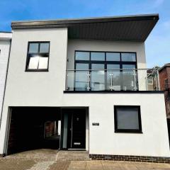 Ultra modern apartment near Southsea seafront