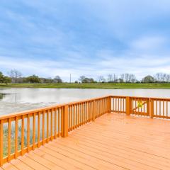 Angleton Vacation Rental with On-Site Lake Access!