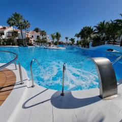 Beachfront Duplex apartment No 4 with heated pool, close to sea and beach, aircondition, balcony, wifi