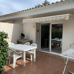 Maisonnette Mimosa H3 avec piscine intérieure chauffée à 400 m de la plage et ménage de fin de séjour compris