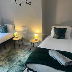 Affordable 3 Bedroom House, Sleeps 7, NG8 Wollaton