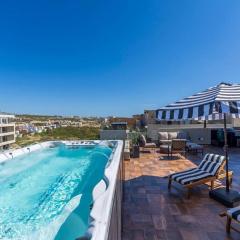 Penthouse with Private Jacuzzi and 4 Bedrooms