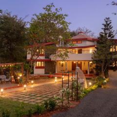 Sun N Sky by StayVista - Poolside villa with chic interiors, lawn & gazebo