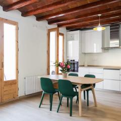 Huge and modern 4 bedroom apartment next to Paseo de Gracia