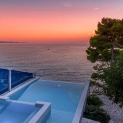 Villa Moro: Beachfront Privacy