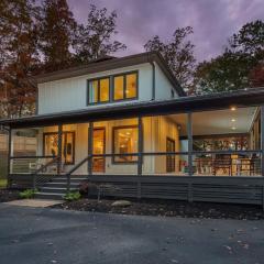 Near Asheville Hot Tub Fire Pit BBQ Sleeps 10