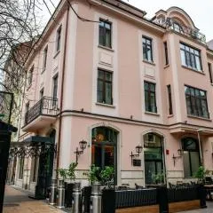 Agora' Boutique