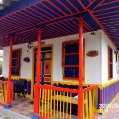 El Madrigal Cabin - Adorable 2-bedroom guesthouse