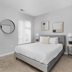 CozySuites l Roomy 1BR, Monument Circle, Indy
