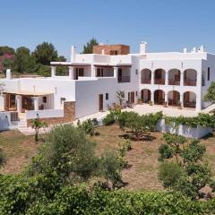 Private Family Size Villa in Nature with Tennis, Basketball and Football Courts for Holidays and Retreats