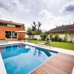 Beautiful family house with pool & garden