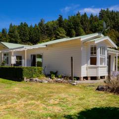 Kauri Cottage - Marahau Holiday Home