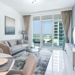 Picturesque 1BR with Sea View and Beach Access
