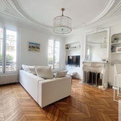Charming typical Parisian apartment in the heart of Paris