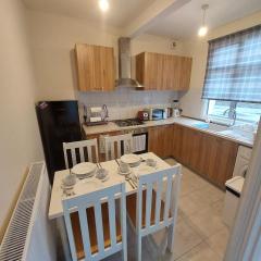 Family friendly 3 Bedroom Flat Zone 2 - children stay free!