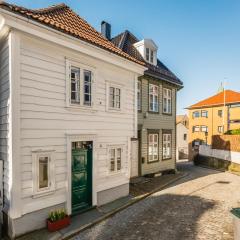 Dinbnb Apartments I Family Dream in Bergen I Playroom I Private Garden