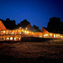 Hocking Hills Laikyns Lodge with Indoor pool