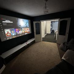 3 bed House in Blackpool with cinema & hot tub