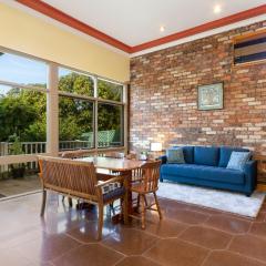 Spacious 3-Bed Mid Century Home Near CBD