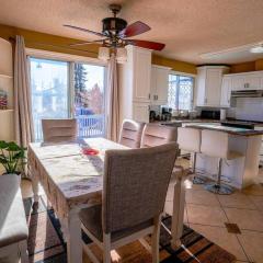 Beautiful 5 BDRM Home, Fenced Yard, WiFi, Fireplace, Free Parking, Transit, Town Centre - Sleeps 12