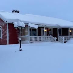 Lapland northern lights lakeside house