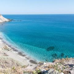 Thalassopetra in Agia Kyriaki