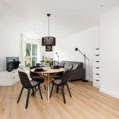 Cozy Black & White Studio in City Center with FREE GARAGE Poznań by Noclegi Renters