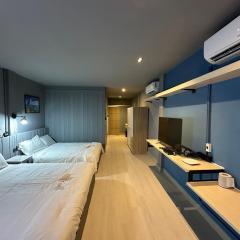 Phuket vibe, City House, 7 mins to BTS, City center, Private room in Sathon, Private bathroom, Bangkok, Thailand