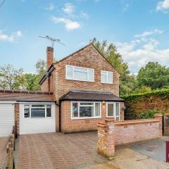 Woking -Garden Driveway Parking 4Bed