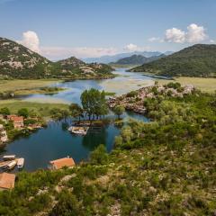 Karuc lake house