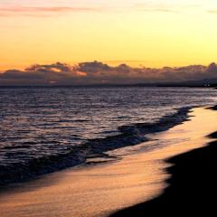 T2 - Les pieds dans le sables en toutes saisons 5 couchages - climatisation - parking privée - piscine - situation optimum et rare - Amoureva - Plage Richelieu- Cap d'Agde