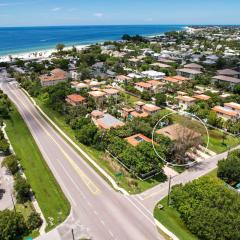 Cozy Condo less than 3 min walk to White Sandy Beaches