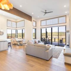 Meadowlark in Tahoe Donner - Modern 4BR w great views, hot tub & HOA amenities