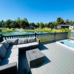 The Waterhole Lodge with Hot Tub