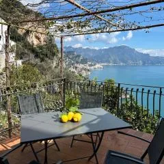 Amalfi 51 con vista mare, giardino e terrazze