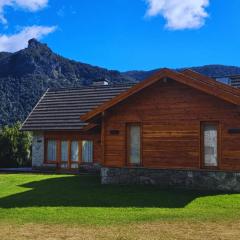 Casa Hoyo 12 - Arelauquen Golf & Country Club Bariloche