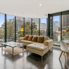 2-Bed Inner-City Pad Bright with Panoramic Views