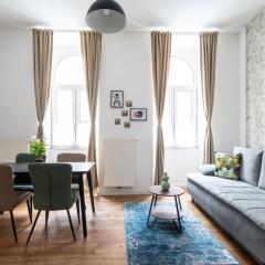 Sleek 1BR Flat Near Center by HM