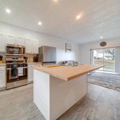 4 Mi to Lake Golf-View Erie Condo with Porch
