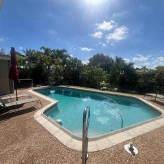 15Min from FLL airport W 8ft pool & NEW hot tub!