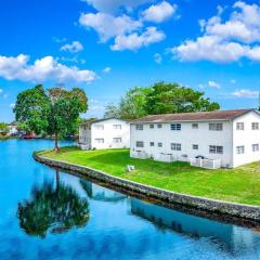 Stylish - Water View Condo - Palm Wave Says