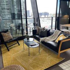 Stunning City Skyline Apartment - Beautiful Design -Free Parking