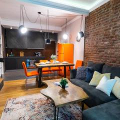 2 Designer Central Apartments FREE Parking Spaces