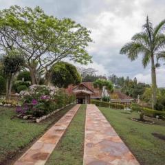 Mesa de los Santos La Mantilissa