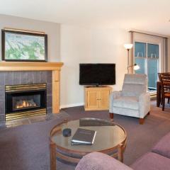 Woodrun Lodge 217 - 2Bed 2Bath Condo, Balcony, Parking, Pool, Hot Tub - Whistler Platinum