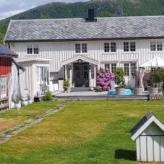Stunning Home In Kolvereid With Jacuzzi