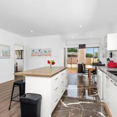 4Bed Modern Oasis by Train Station