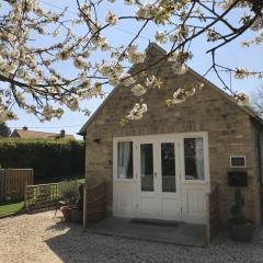 Cosy detached cottage in idyllic Cotswold village